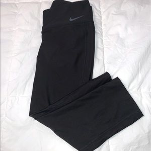 Nike Dri Fit Cropped Athletic Leggings